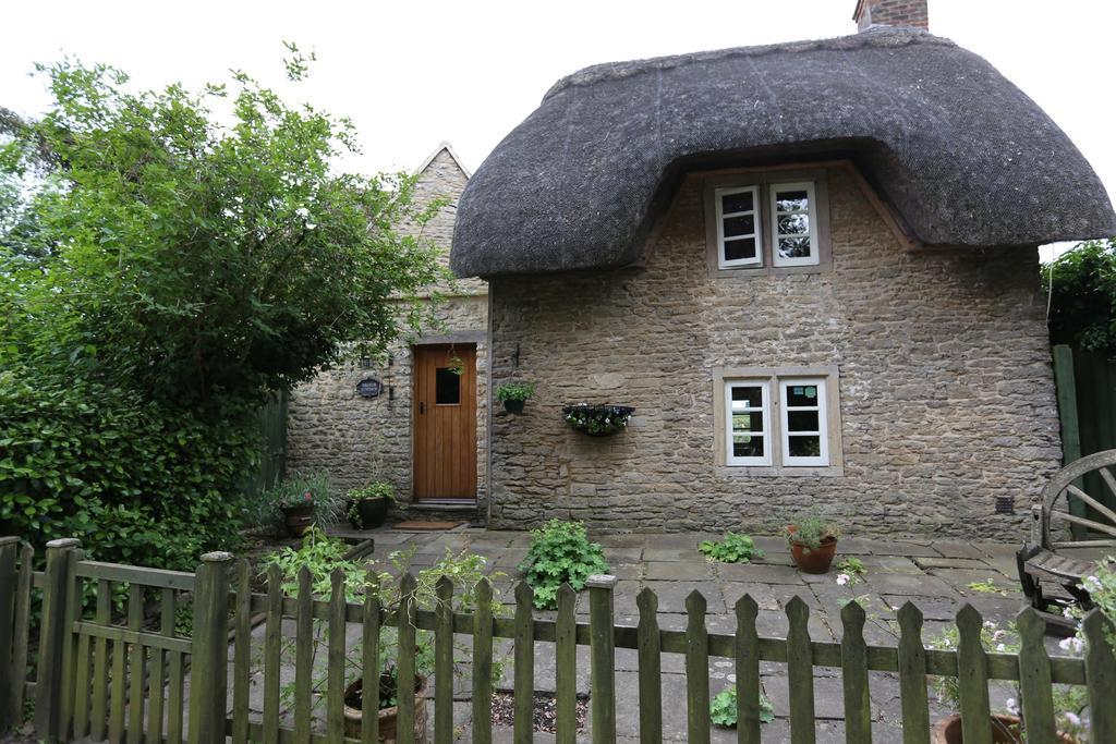 Thatch Cottage Lacock Exterior photo